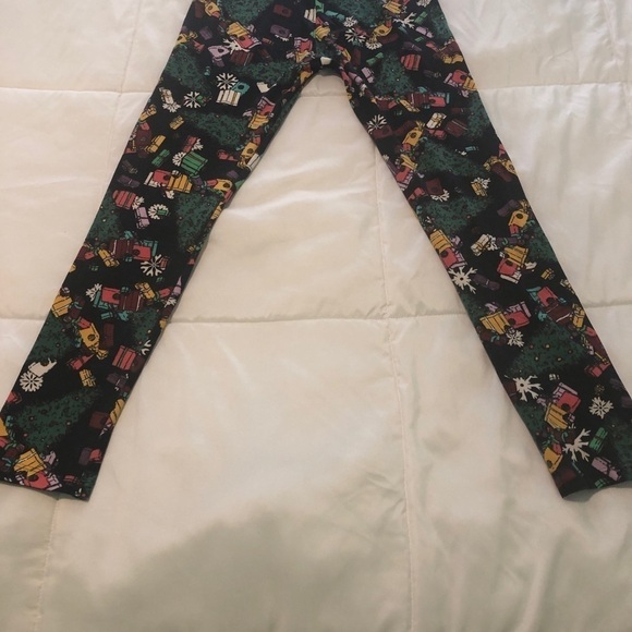 LulaRoe Christmas leggings with gifts and christmas trees in multi colors - Picture 2 of 3